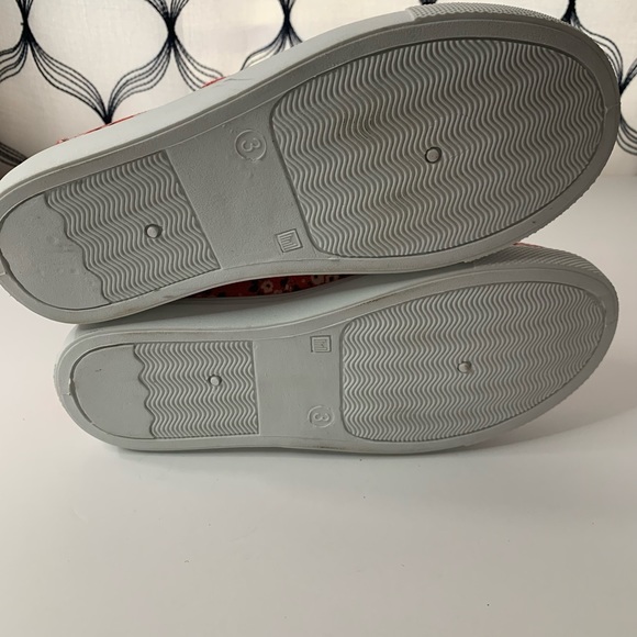 Madden Girl Floral Fabric Lace up Sneakers 3 - Picture 2 of 13